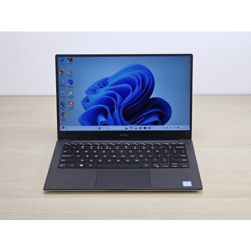 Dell XPS 13 9350 Laptop / i5-8250U / 8GB RAM / 256GB SSD