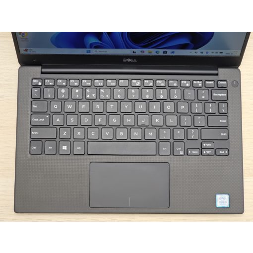 Dell XPS 13 9350 Laptop / i5-8250U / 8GB RAM / 256GB SSD
