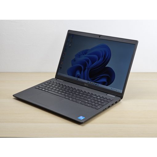 Dell Latitude 3520 Laptop + Iris XE GPU / i5-1135G7 / 8GB RAM / 256GB SSD