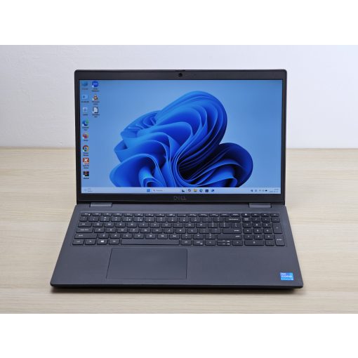 Dell Latitude 3520 Laptop + Iris XE GPU / i5-1135G7 / 8GB RAM / 256GB SSD