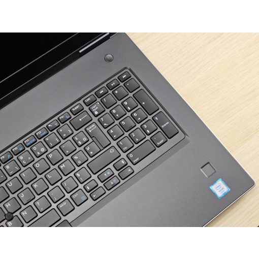 Dell Precision 7740 Laptop + Nvidia / Xeon / 32GB RAM / 512GB SSD