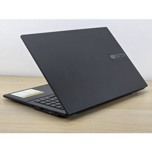 Asus VivoBook 15 E1504F / Ryzen 3-7320U / 8GB RAM / 512GB SSD / Magyar billentyűzetes