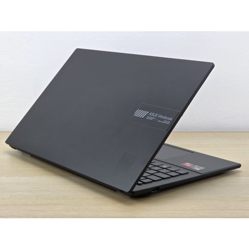 Asus VivoBook 15 E1504F / Ryzen 3-7320U / 8GB RAM / 512GB SSD / Magyar billentyűzetes