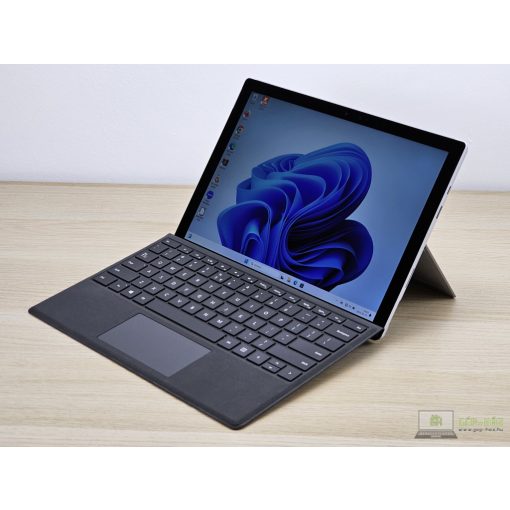 Microsoft Surface Pro 4 2in1 Tablet laptop  / I5-6300U / 4GB RAM / 128GB SSD / Érintőképernyős