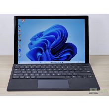 Microsoft Surface Pro 5 / Tablet laptop / i7-7660U / 8GB RAM / 256GB SSD / Érintőképernyős