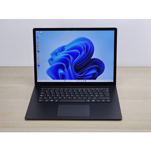 Microsoft Surface Laptop 3 / i5-1035G7 / 8GB RAM / 256GB SSD / Érintőképernyős 