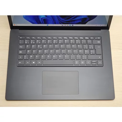 Microsoft Surface Laptop 3 / i5-1035G7 / 8GB RAM / 256GB SSD / Érintőképernyős 