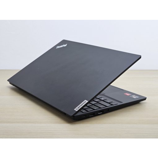 Lenovo ThinkPad E15 / AMD Ryzen 5 5500U / 8GB RAM / 256GB SSD