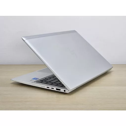 HP EliteBook 840 G8 Laptop + Iris / i5-1145G7 / 8GB RAM / 256GB SSD
