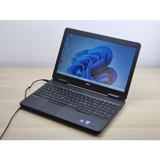 Dell Latitude E5540 + Nvidia GeForce / I5-4300U / 8GB RAM / 128GB SSD