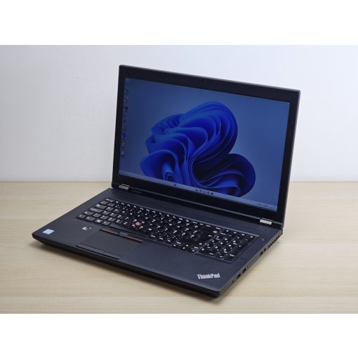 Lenovo ThinkPad P71 + Nvidia / i7-7820HQ / 64GB RAM / 512GB SSD / Magyar billentyűzet