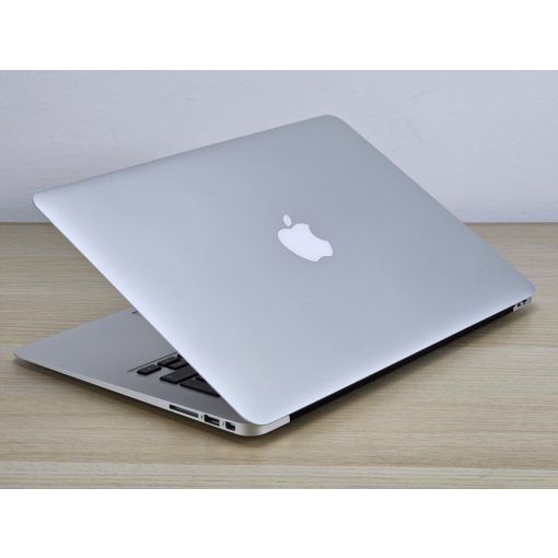 Apple MacBook Air 13 – i5, 8GB RAM, 128GB SSD, magyar billentyűzet