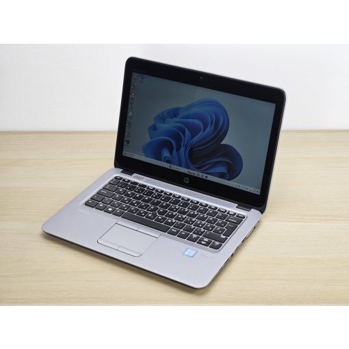 HP EliteBook 820 G4 / i5-7300U / 8GB RAM / 128GB SSD / Érintőképernyős / Magyar billentyűzet