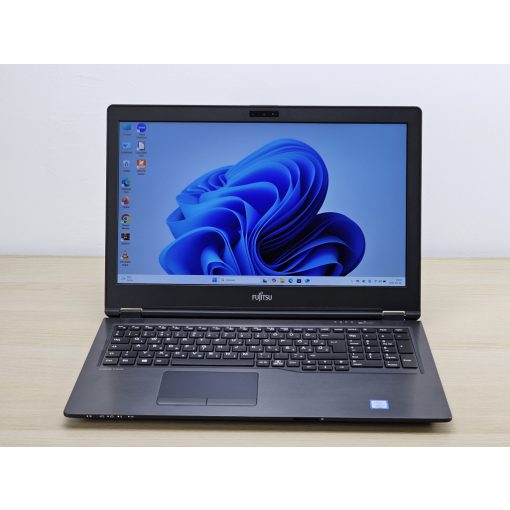 Fujitsu LifeBook laptop u759 / i5-8145U / 8GB RAM / 256GB SSD / Magyar billentyűzet