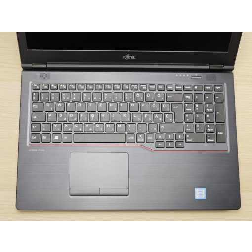 Fujitsu LifeBook laptop u759 / i5-8145U / 8GB RAM / 256GB SSD / Magyar billentyűzet