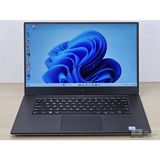 Dell Precision 5520 / INTEL XEON  E3-1505M V6 / 32GB RAM / 256GB SSD