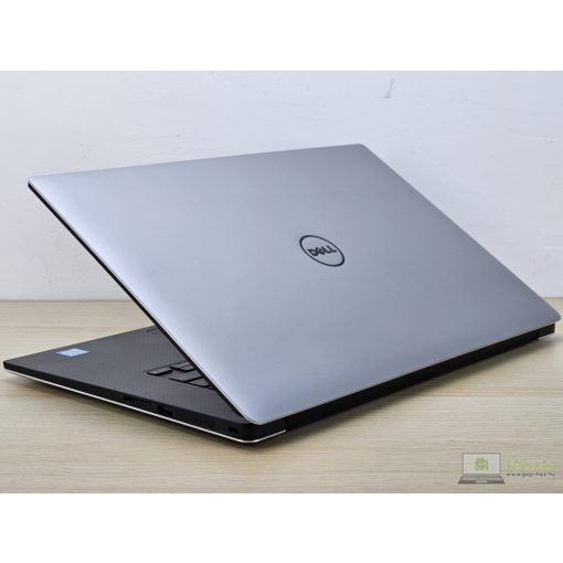 Dell Precision 5520 / INTEL XEON  E3-1505M V6 / 32GB RAM / 256GB SSD