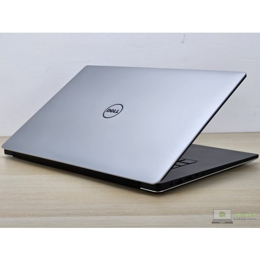 Dell Precision 5520 / INTEL XEON  E3-1505M V6 / 32GB RAM / 256GB SSD