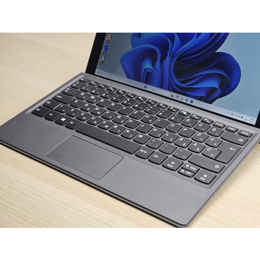 Lenovo MIIX 520-12IKB Tablet laptop / i5-8250 / 8GB RAM / 256GB SSD / Érintőképernyős / Magyar billentyűzet