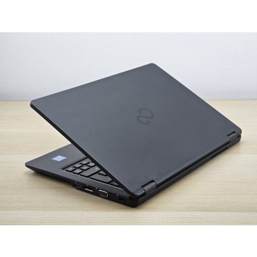 Használt Fujitsu LifeBook U727 laptop, i3-7100U, 16GB RAM, 256GB SSD, magyar billentyűzet