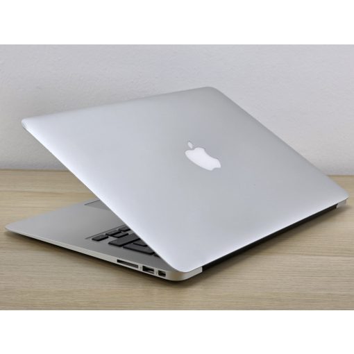 Apple MacBook Air 13 (2015) – i5, 8GB RAM, 128GB SSD