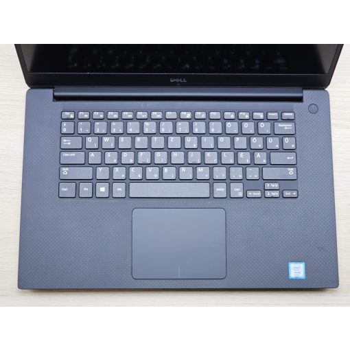 Dell Precision 5530 Laptop + Nvidia / Intel Xeon E-2176M / 16GB RAM / 256GB SSD / Magyar billentyűzet