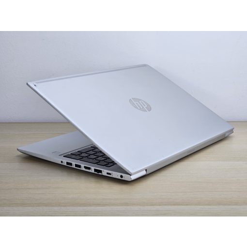 HP ProBook 450 G6 / i5-8265U / 8GB RAM / 256GB SSD