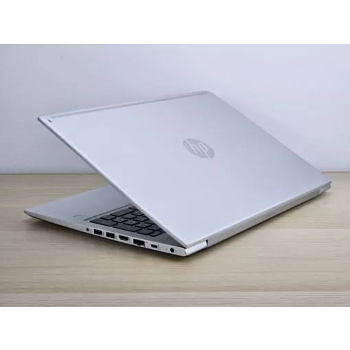 HP ProBook 450 G6 / i5-8265U / 8GB RAM / 256GB SSD