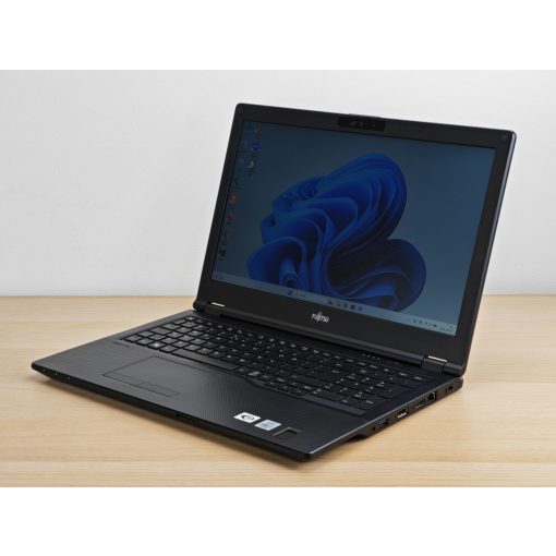 Fujitsu LifeBook E5510 Laptop / i7-10510U / 8GB RAM / 256GB SSD