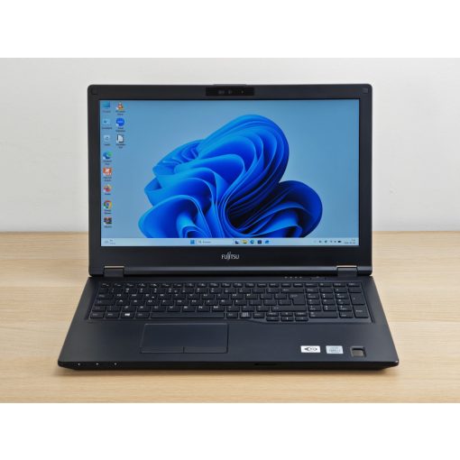 Fujitsu LifeBook E5510 Laptop / i7-10510U / 8GB RAM / 256GB SSD