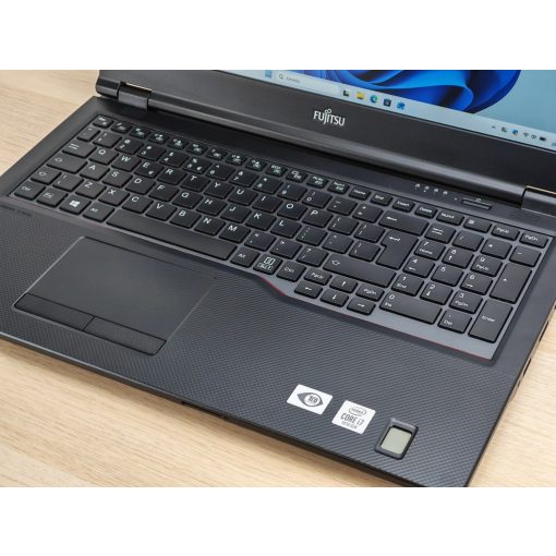 Fujitsu LifeBook E5510 Laptop / i7-10510U / 8GB RAM / 256GB SSD
