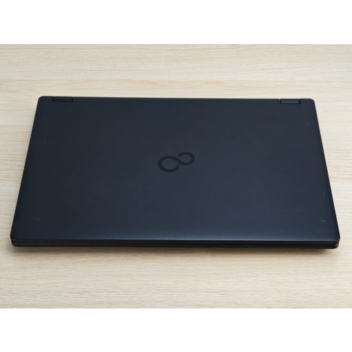 Fujitsu LifeBook E5510 Laptop / i7-10510U / 8GB RAM / 256GB SSD