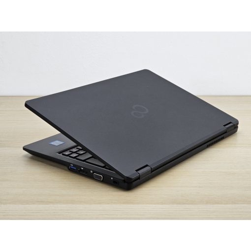 Használt Fujitsu LifeBook U727 laptop, i3-8130U, 16GB RAM, 256GB SSD, magyar billentyűzet