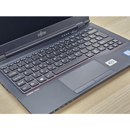 Használt Fujitsu LifeBook U727 laptop, i3-8130U, 16GB RAM, 256GB SSD, magyar billentyűzet