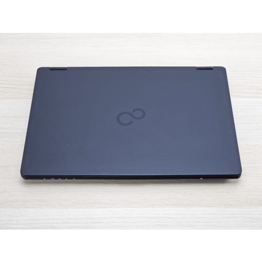 Használt Fujitsu LifeBook U727 laptop, i3-8130U, 16GB RAM, 256GB SSD, magyar billentyűzet