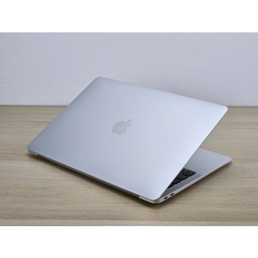 Apple MacBook Air 2020 / M1 / 8GB RAM / 256GB SSD / Magyar billentyűzet Laptop