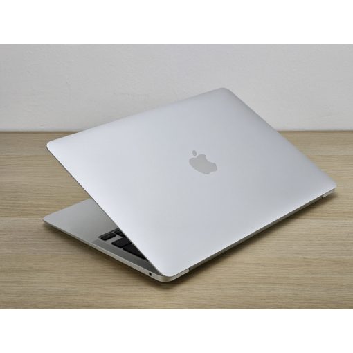 Apple MacBook Air 2020 / M1 / 8GB RAM / 256GB SSD / Magyar billentyűzet Laptop