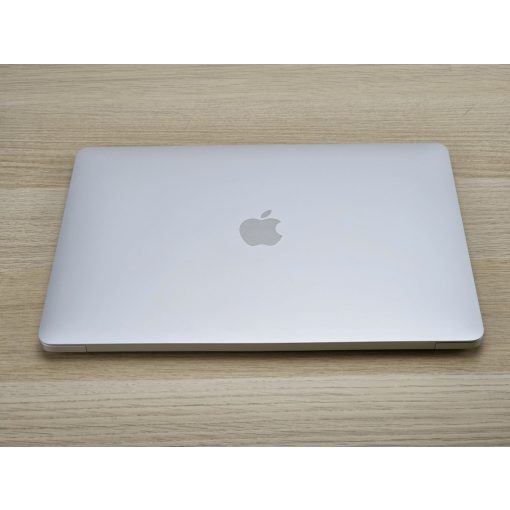 Apple MacBook Air 2020 / M1 / 8GB RAM / 256GB SSD / Magyar billentyűzet Laptop