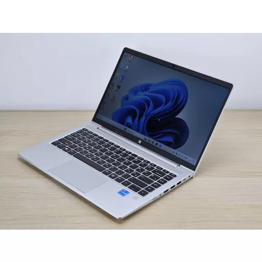 HP Probook 440 G8 Laptop + Iris / i5-1135G7 / 8GB RAM / 256GB SSD / Magyar billentyűzet