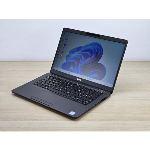 Dell Latitude 5300 Laptop / i7-8665U / 8GB RAM / 256GB SSD / FHD / Érintőképernyős