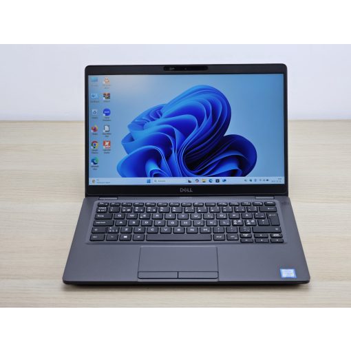 Dell Latitude 5300 Laptop / i7-8665U / 8GB RAM / 256GB SSD / FHD / Érintőképernyős