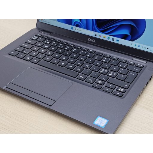 Dell Latitude 5300 Laptop / i7-8665U / 8GB RAM / 256GB SSD / FHD / Érintőképernyős
