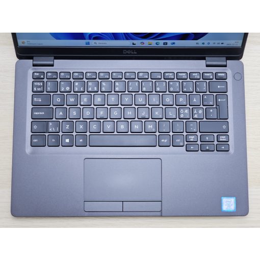 Dell Latitude 5300 Laptop / i7-8665U / 8GB RAM / 256GB SSD / FHD / Érintőképernyős