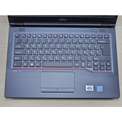 Fujitsu LifeBook laptop u749 / i5-8365U / 8GB RAM / 256GB SSD / Magyar billentyűzet