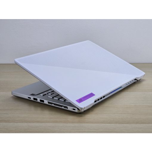 Asus ROG Zephyrus G14 GA401 Gamer / AMD Ryzen 7 / 16GB RAM / 512GB SSD / Magyar billentyűzet