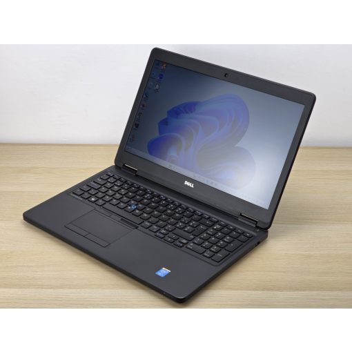 Dell Latitude E5550 / i5-5300U / 8GB RAM/ 250GB SSD / SZH