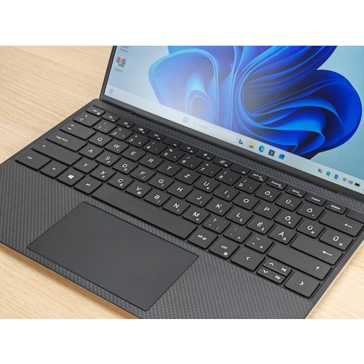 Dell XPS 13 9300 Laptop / i5-1035G1 / 8GB RAM / 512GB SSD / Magyar billentyűzet
