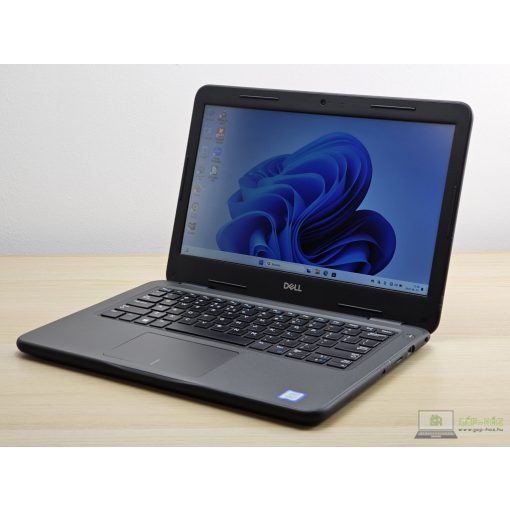 Használt Dell Latitude 3300 piros színben, I3-7020U, 8GB RAM, 256GB SSD, felújított laptop