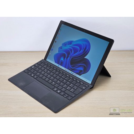 Microsoft Surface Pro 6 / Tablet laptop / i5-8350U / 8GB RAM / 256GB SSD / Érintőképernyős