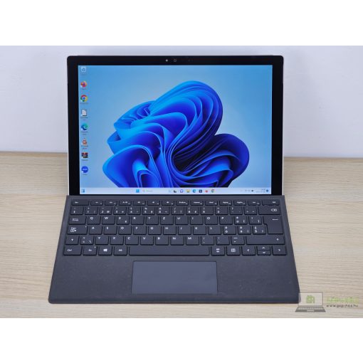 Microsoft Surface Pro 6 / Tablet laptop / i5-8350U / 8GB RAM / 256GB SSD / Érintőképernyős